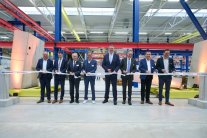 Banddurchschnitt Eröffnung Goldbeckwerk Kirchberg Bild mit Bürgermeistern, Ehrengästen und Firmeninhabern beim Banddurchschnitt